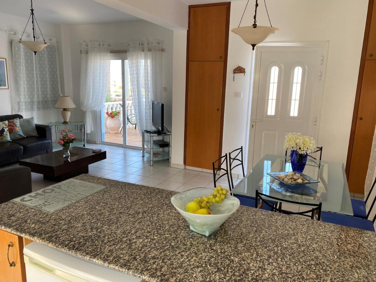 Villa Emiliana Paralimni Luaran gambar